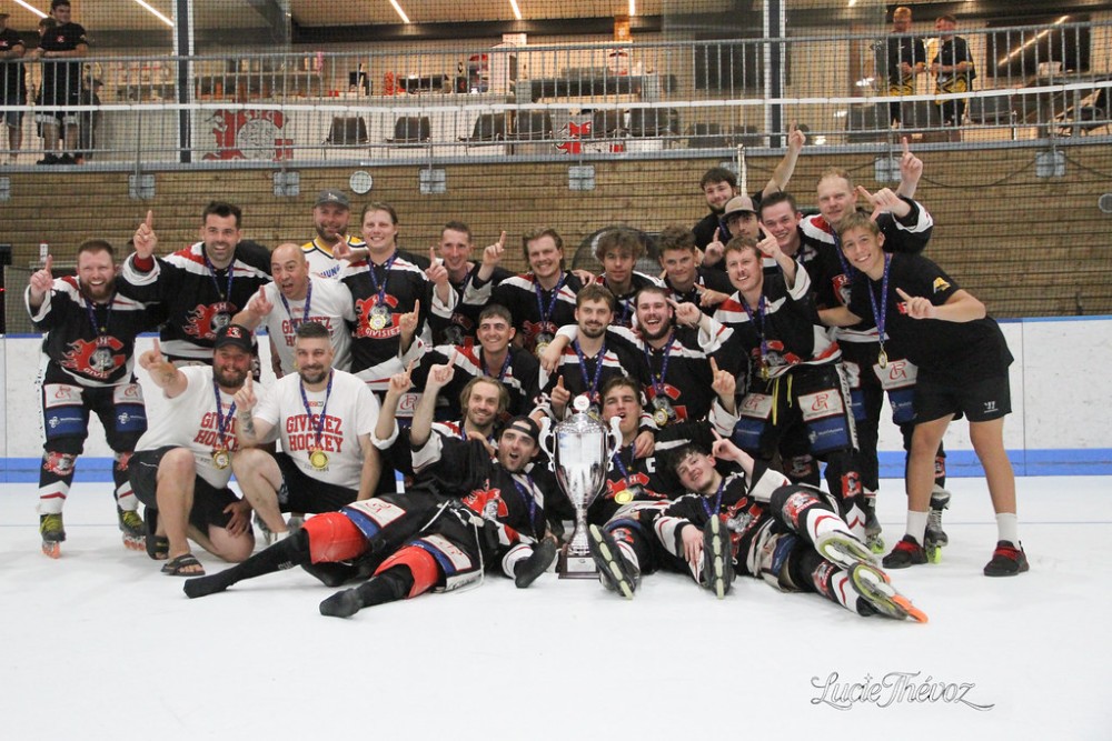 Le SHC Givisiez remporte la Men Challenge Cup à domicile
